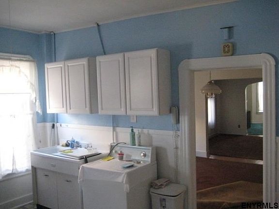 2nd image of 947 Park Ave