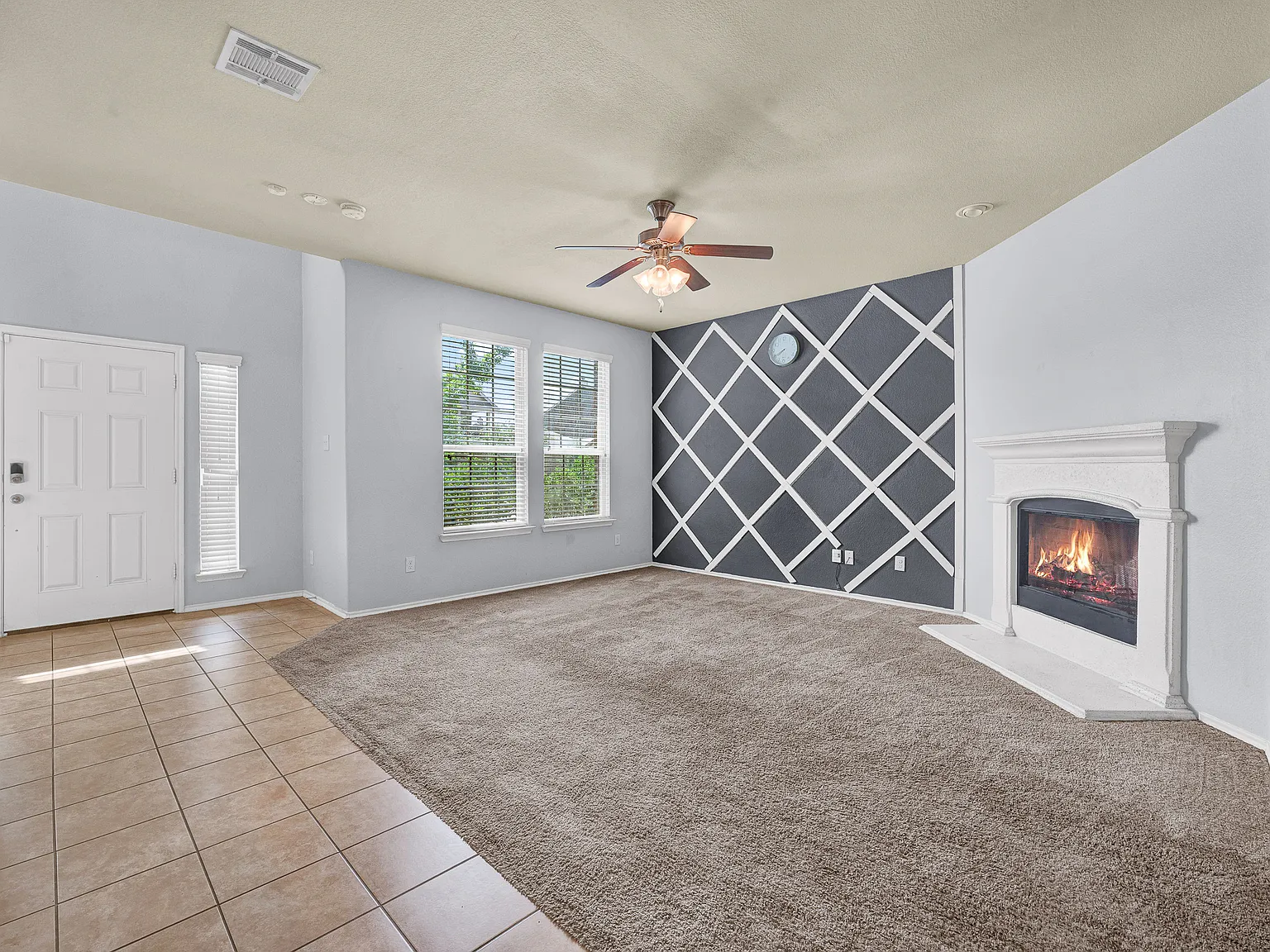 3 bed, 2.5 bath, 1970 sqft, $1,900 — Photo 3
