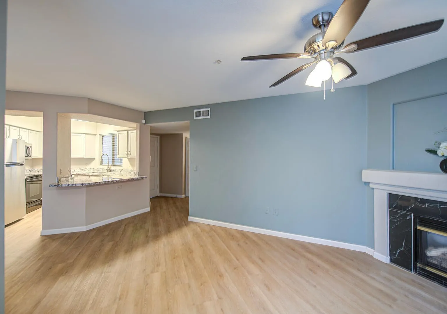 2 bed, 2.0 bath, 1042 sqft, $1,500 — Photo 3