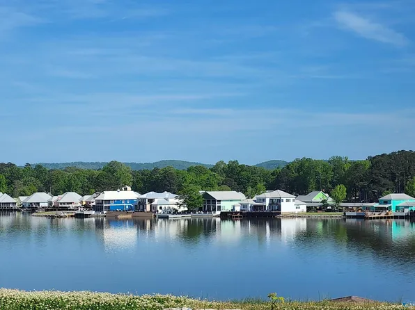 155 Lakeshore Dr, Rainbow City, AL 35906