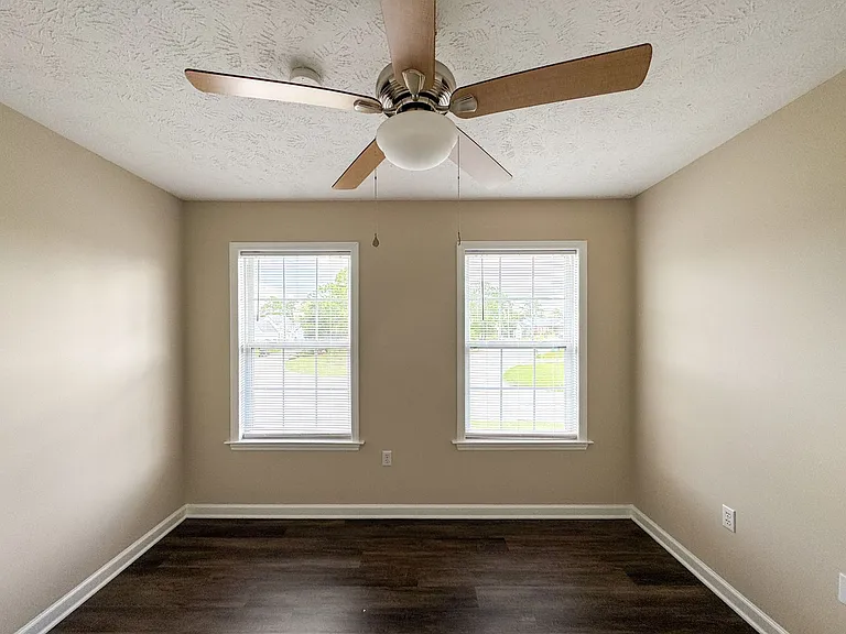 800 Connaly Dr — Photo 28