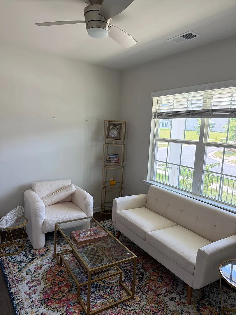5 bed, 3.5 bathroom in Huntersville — Photo 4
