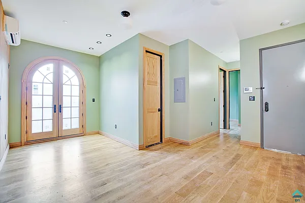 Rented by EXR | media 3