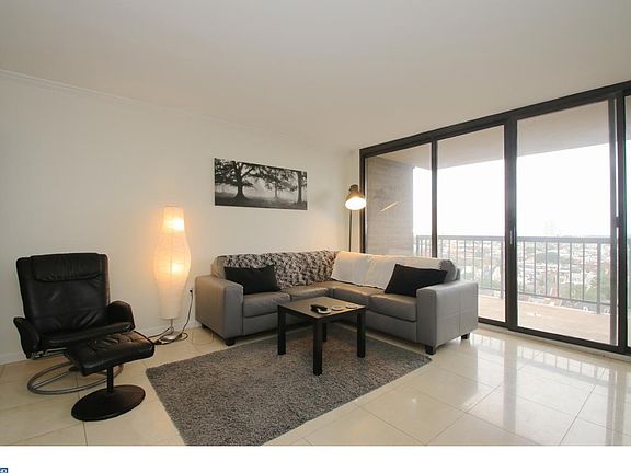 4th image of 241 S 6th St APT 1408