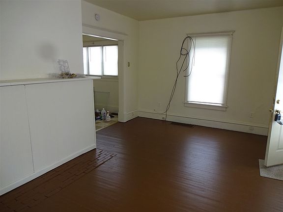4th image of 224 Howard Ave