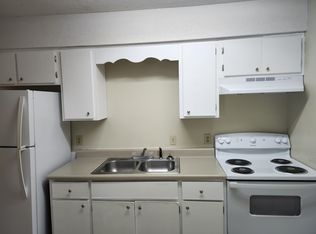31 6th St #A, Shalimar, FL 32579