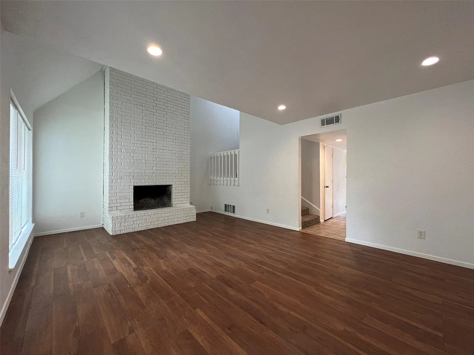 2 bed, 1.5 bath, 1314 sqft, $1,625 — Photo 2