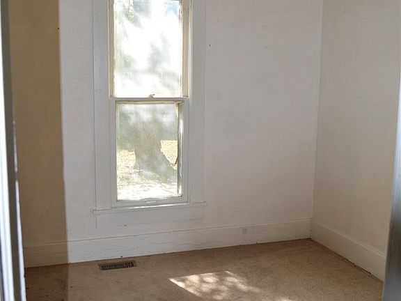5th image of 212 N East St
