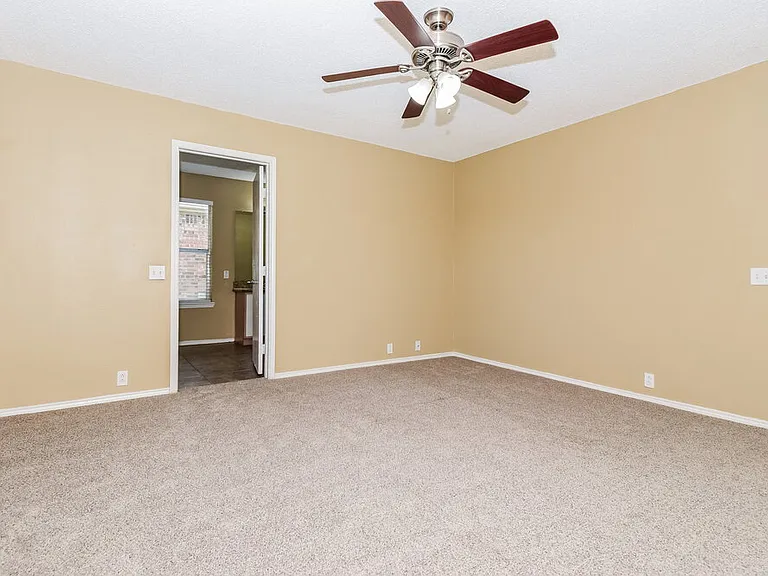 3304 Creekwood Dr — Photo 10