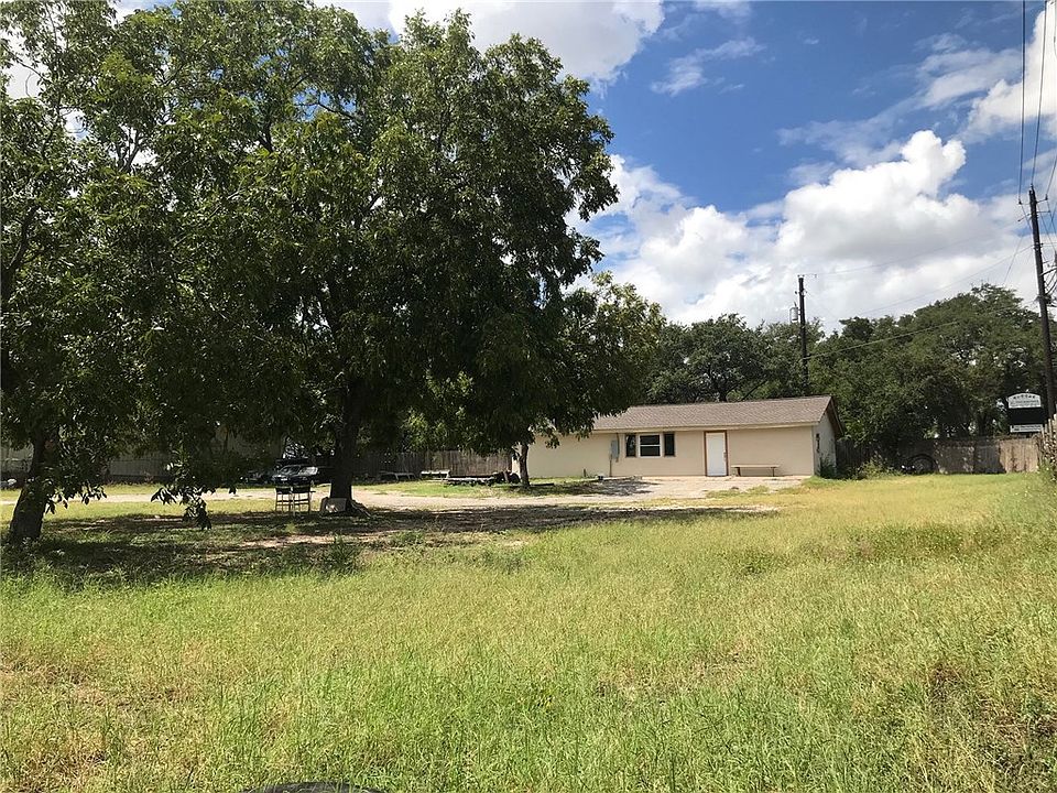 2nd image of 105 W Braker Ln