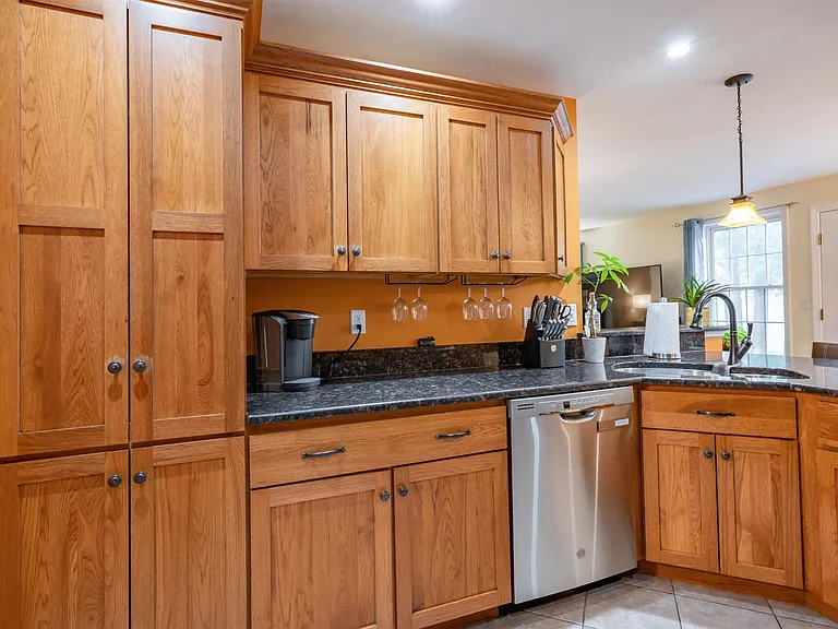 2 Lowther Pl — Photo 7