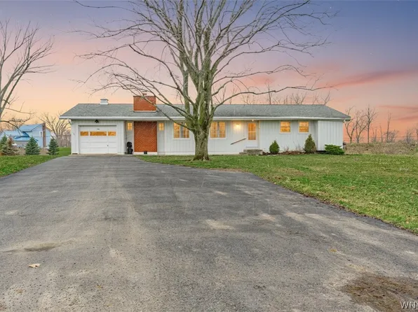 9 Hammond Pkwy, Middleport, NY 14105