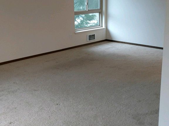 4th image of 9720 Roosevelt Way NE #401