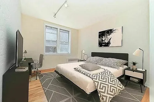 233 E 12th St #1D Photo 1