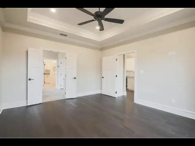 12109 Oak Grove Dr — Photo 3