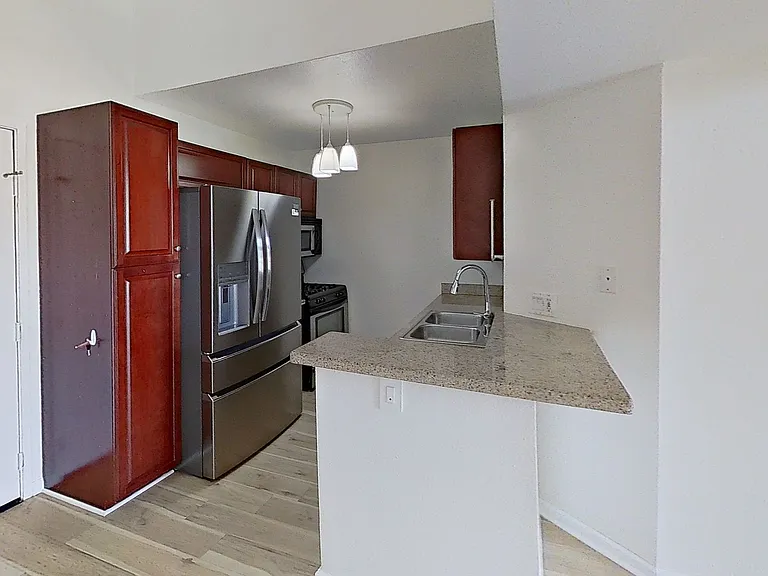 5550 Owensmouth Ave #310 — Photo 5