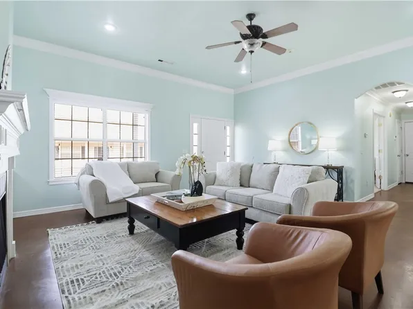 4389 E Holiday Dr, Fayetteville, AR 72701