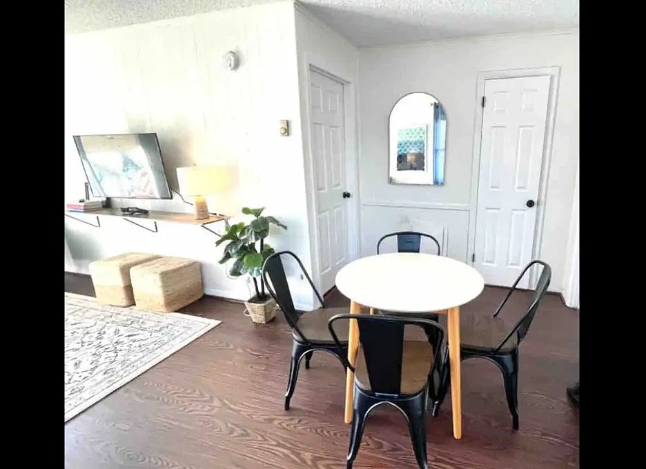 2 bed, 1.5 bath, 594 sqft, $1,300 — Photo 2