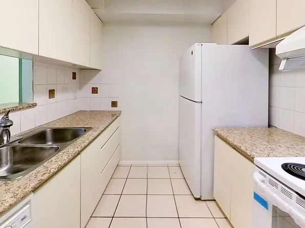 2668 Ash St #204, Vancouver, BC V5Z 4K4