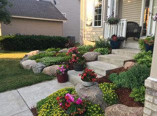 1693 Windsor Dr S, Shakopee, MN 55379