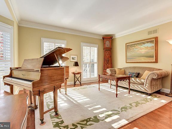 5th image of 3124 Fox Valley Dr NW