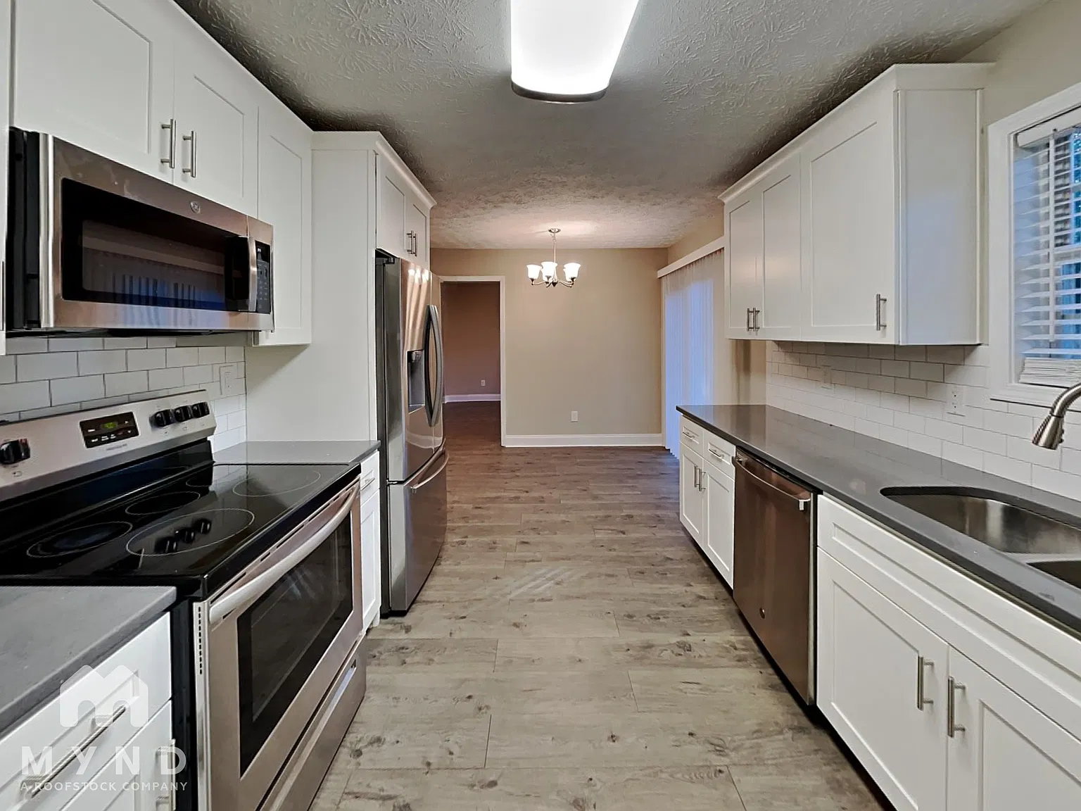3 bed, 2.5 bath, 1690 sqft, $1,799 — Photo 2