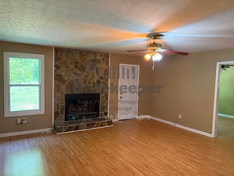125 Elberta Dr — Photo 6