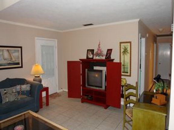 3rd image of 100 Demere Oaks Cir