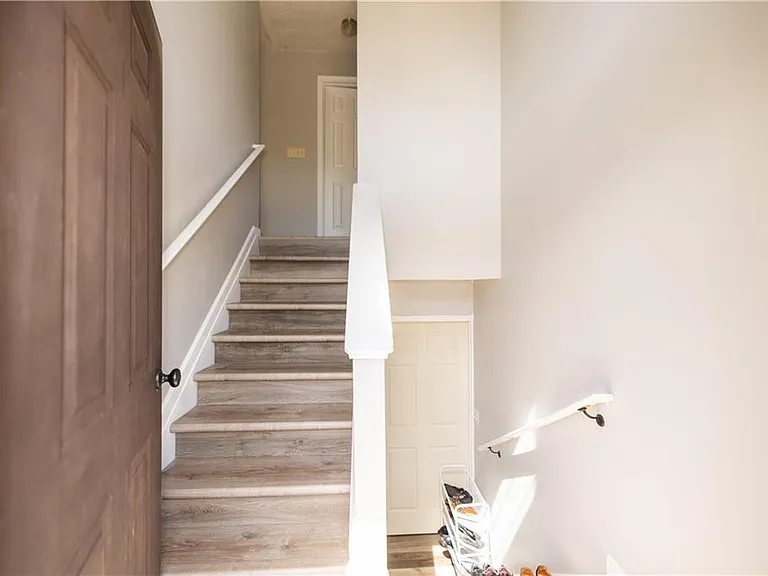 599 Rivulett Ct — Photo 2
