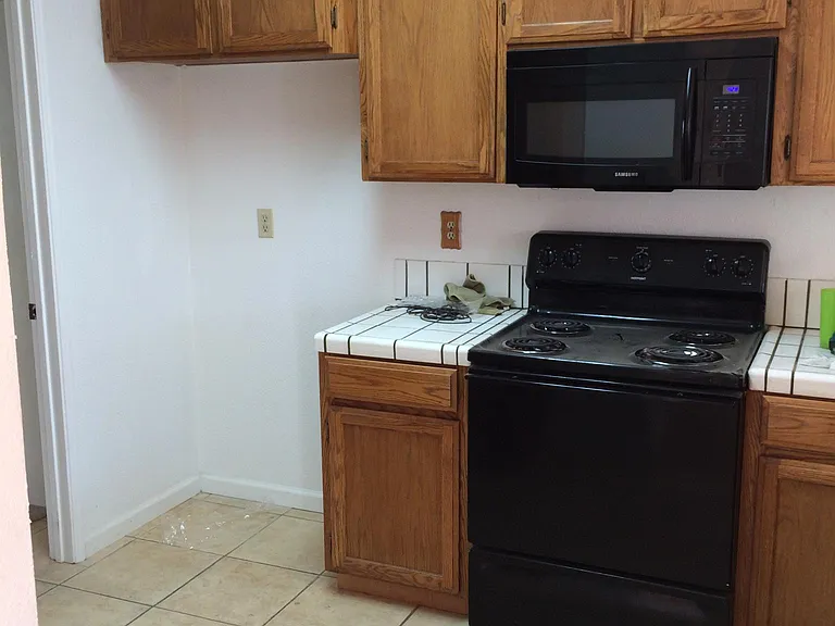 104 Harris Cir — Photo 3