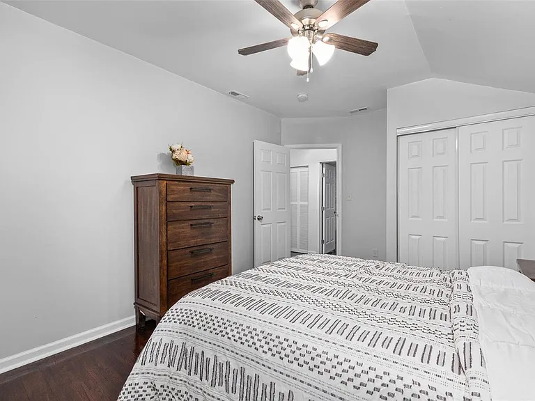 5911 Pershing Ave — Photo 14
