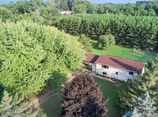 E2326 Barnhart Dr, Waupaca, WI 54981