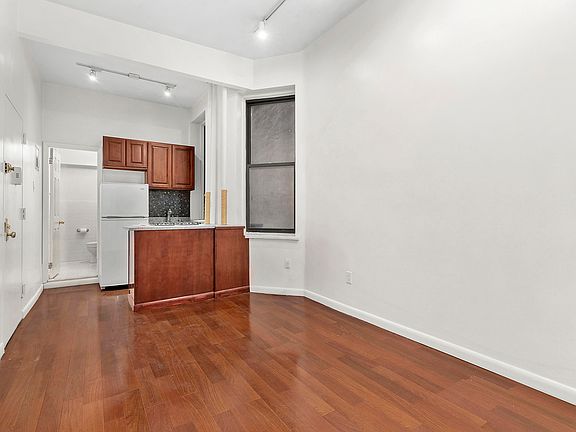 3rd image of 117 Henry St #1