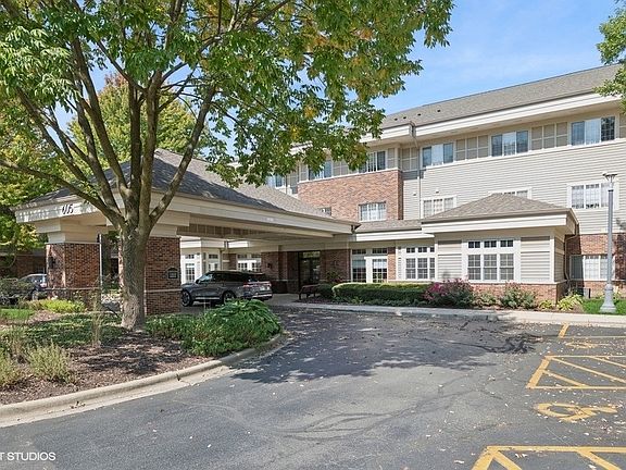 3rd image of 605 Barrington Ave APT 358