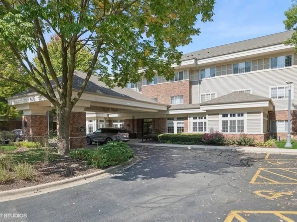 605 Barrington Ave APT 240, Dundee, IL 60118