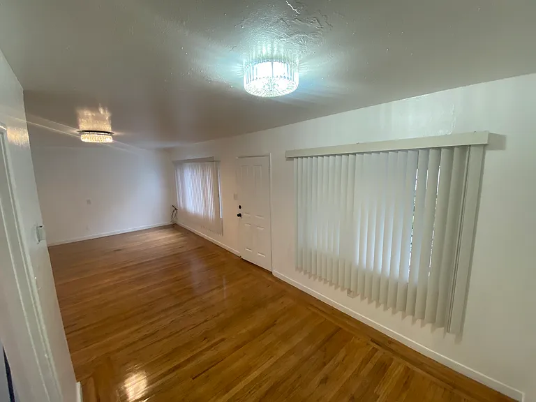 21411 Locust St — Photo 12