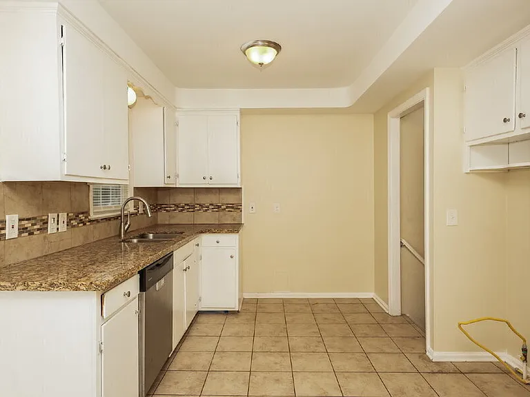 18308 Edinboro Ave — Photo 6