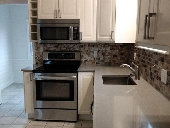 5th image of 1182 Dewey St APT 1