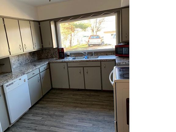 5th image of 330 Ashwood Ave