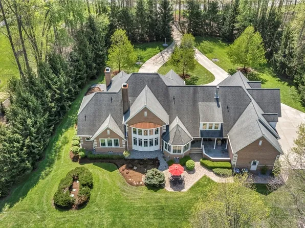 8365 Sanctuary Dr, Kirtland Hills, OH 44060