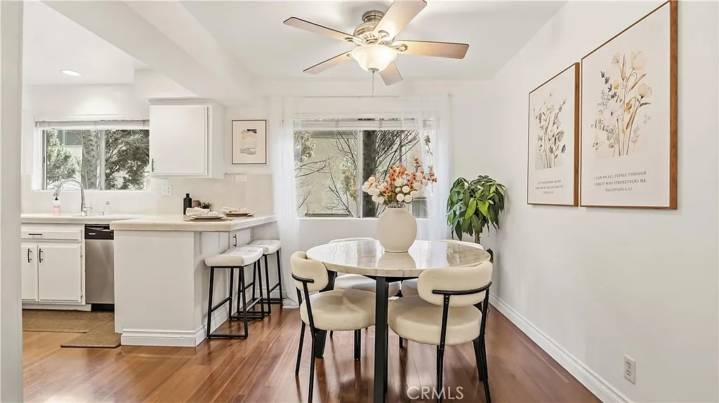2 bed, 2.5 bath, 1212 sqft, $3,850 — Photo 4