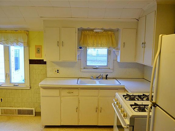 3rd image of 354 W Girard Blvd