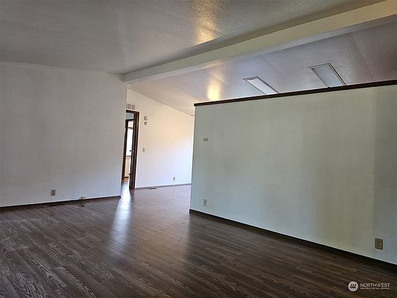 4th image of 16945 Kalmia Court SE