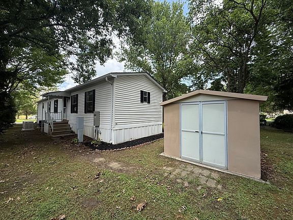 3rd image of 6 Surrey Dr #51