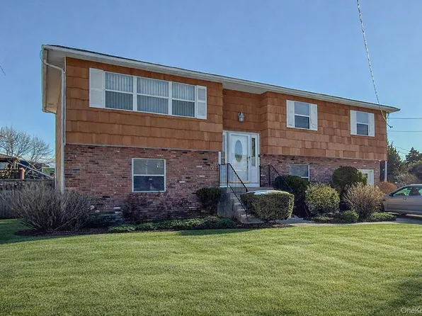 40 E Lincoln Avenue, Massapequa, NY 11758