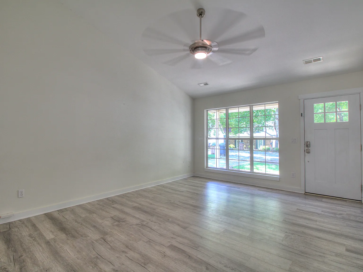 3 bed, 1218 sqft, $1,850 — Photo 4