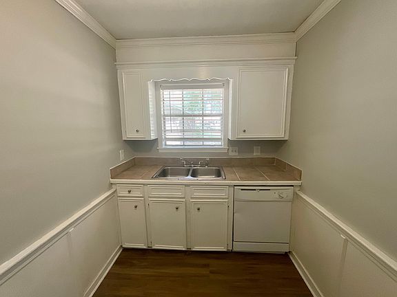 4th image of 103 Cumberland Ct #B
