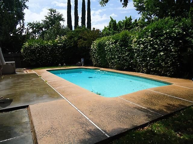 2nd image of 12 Quista Dr