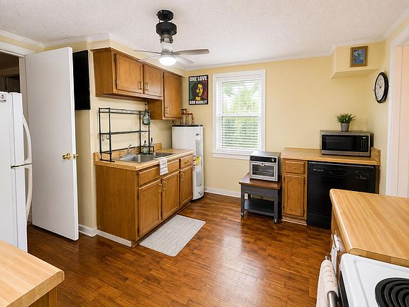 3rd image of 7503 Walsh Rd