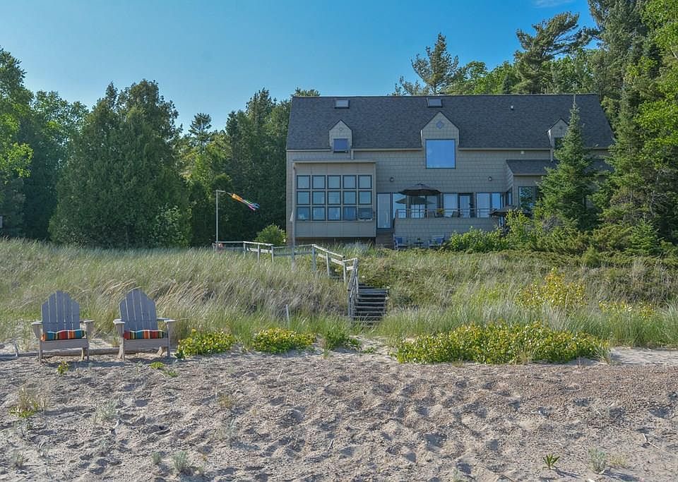 4030 Glidden Dr, Sturgeon Bay, WI 54235 Zillow